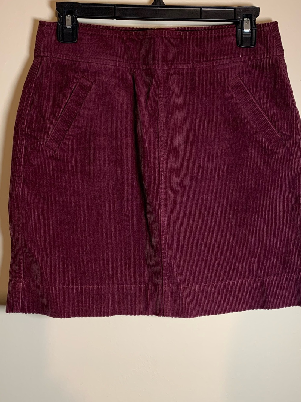 Loft Petite size OP Corduroy Mini Skirt in Burgundy textured fabric Size 0